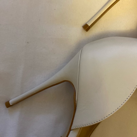 - L' intervalle leather 4.5” high heal cream colour shoes size 10. - Picture 6 of 8